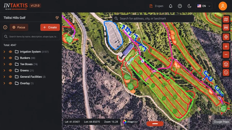 INTAKTIS screenshot: mapped asset network with irrigation, bunkers and tee boxes